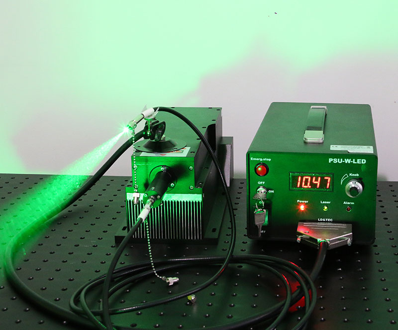 532nm 4W 5W قوة عالية Green الليزر المقترن بالألياف مع مزود الطاقة